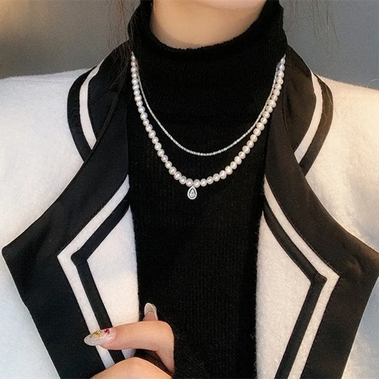 Exquisite Dual-Tone Pearl Necklace with Vintage Charm Pendant