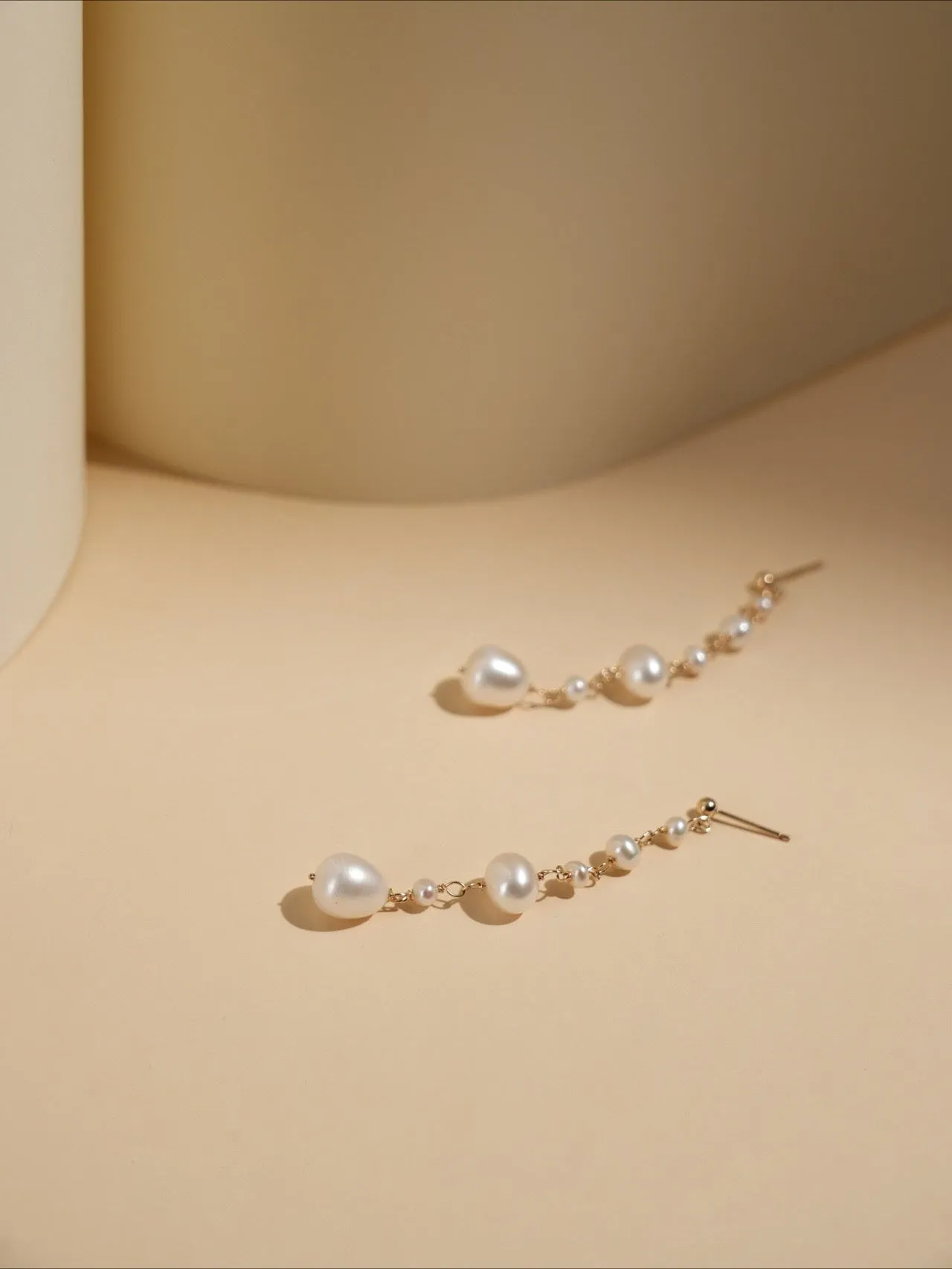 Flowing Bead Series Multi-Bead Long Chain Ear Studs