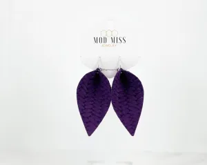 Leather Petal Earring "Weaved Dark Purple"