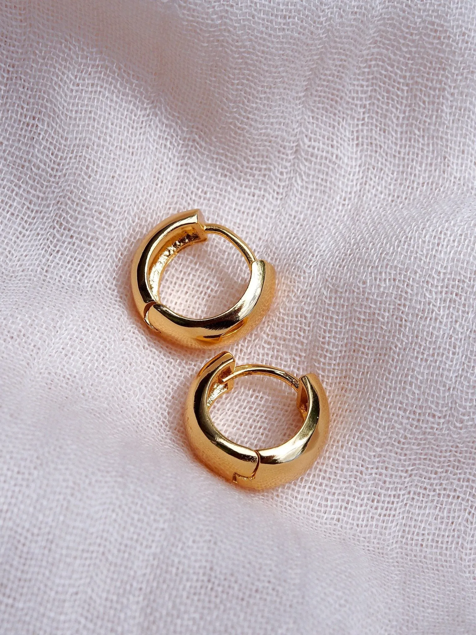 Medium Bold Chubby Gold Huggie Hoop Earrings - Huali