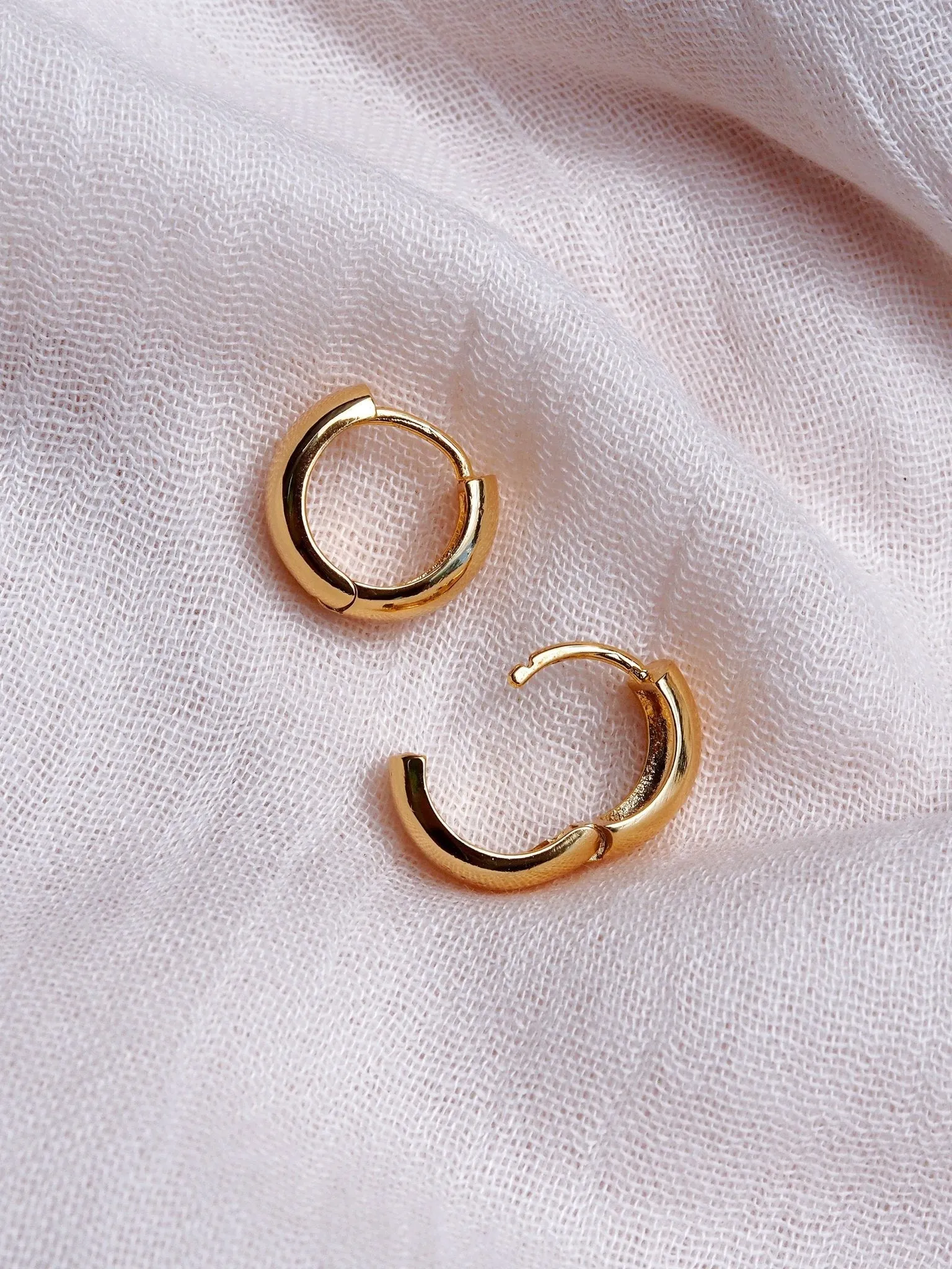 Medium Bold Chubby Gold Huggie Hoop Earrings - Huali