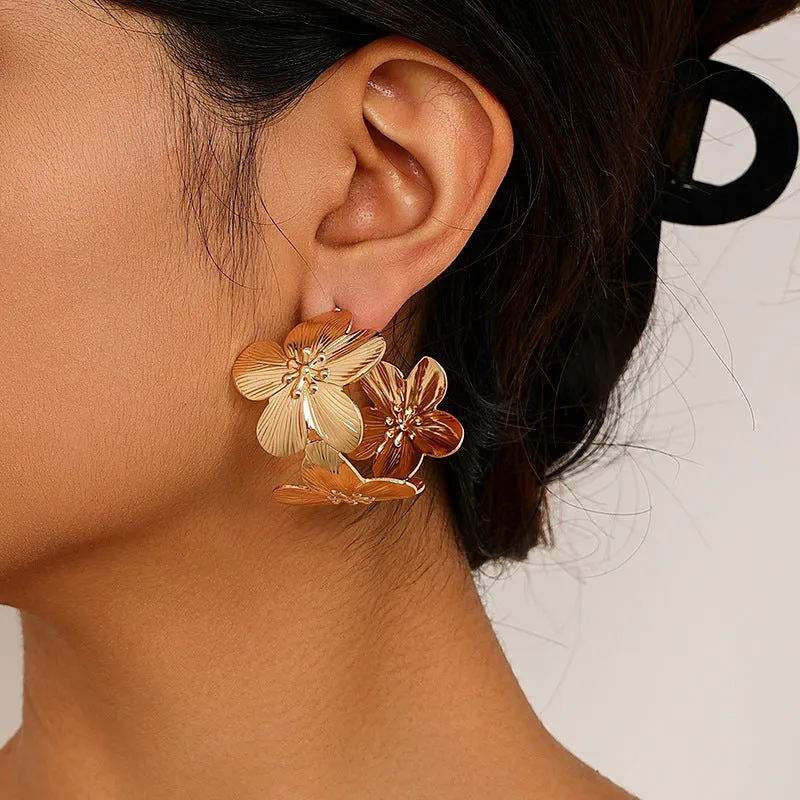 Metallic Floral C-Shaped Earrings for Stylish Commuting Across Seasons