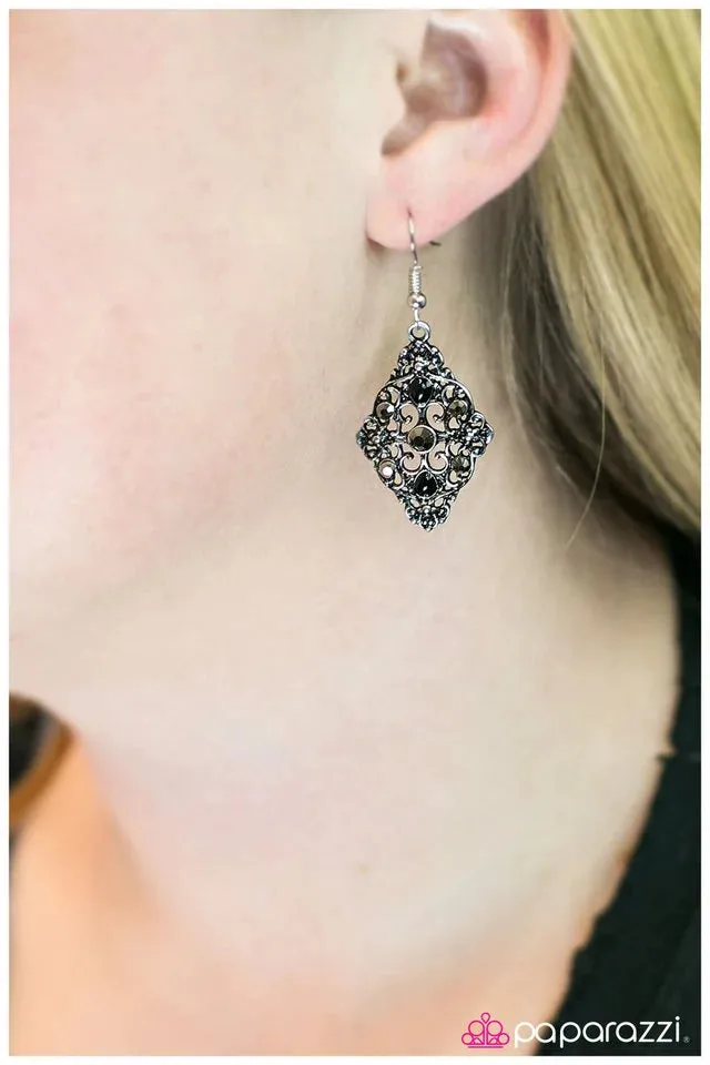 Paparazzi Earring ~ New York, New York - Black