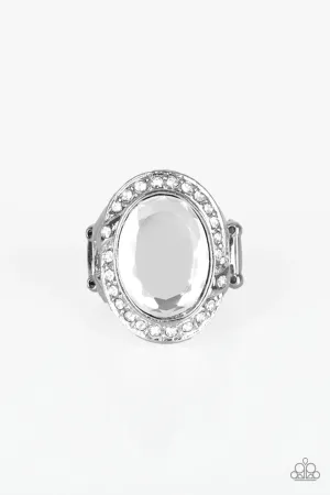 Paparazzi Ring ~ Queen Scene - White