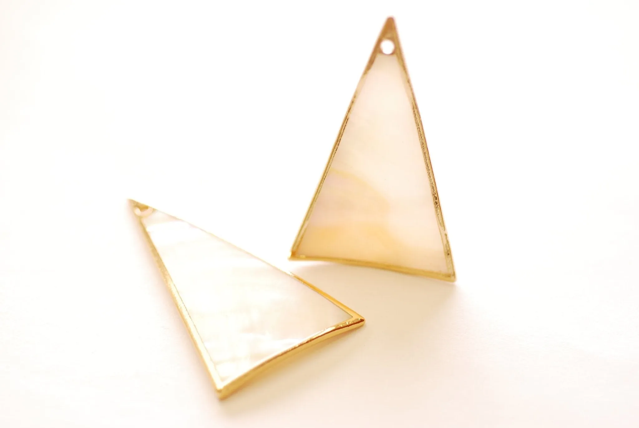 Wholesale Freshwater Pearl Shell Triangle Charm - Electroplated 16K Gold Plated Seashell Geometric Dangle Pendant HarperCrown B267